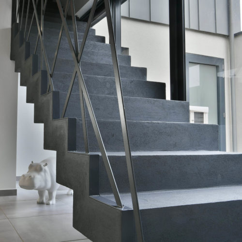 escalier beton suspendu design