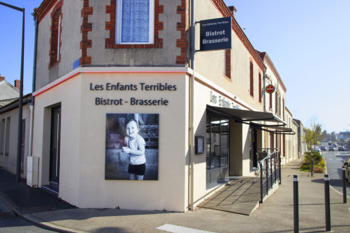 photo enfant terrible façade