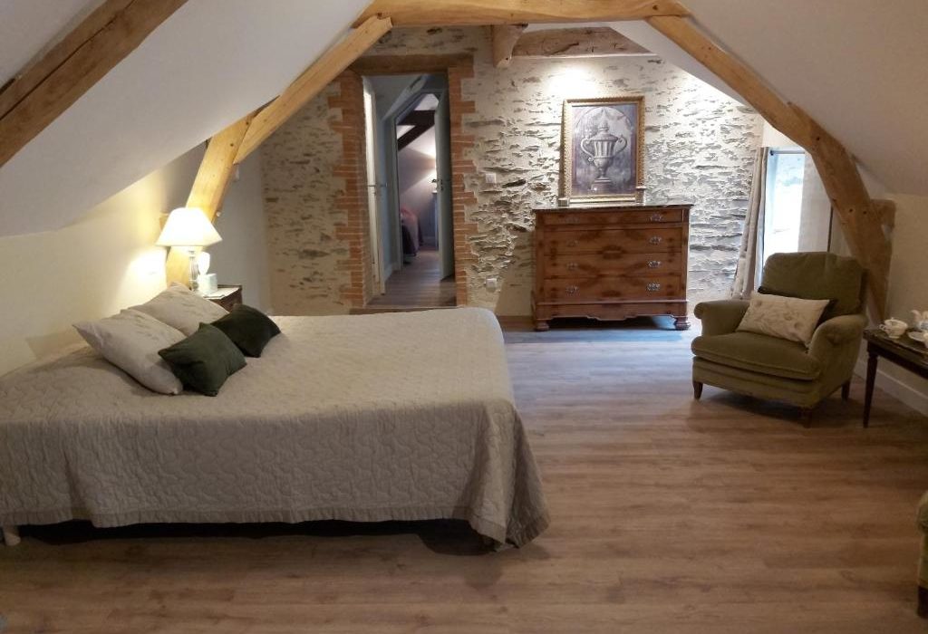 Chambre rénovation bois pierre